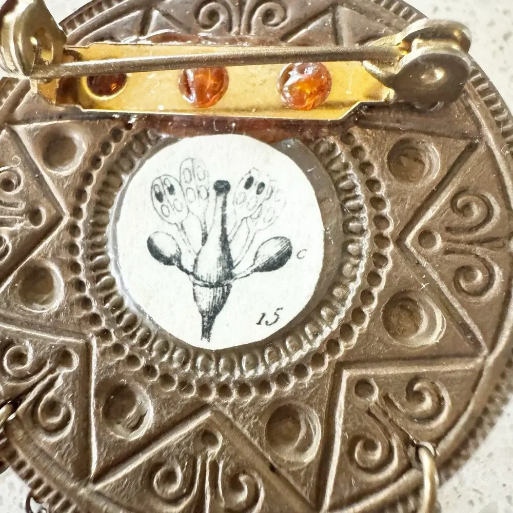 Vintage Green Jade Gold Toned Carved Dangle Brooch Pin - Picture 3 of 4